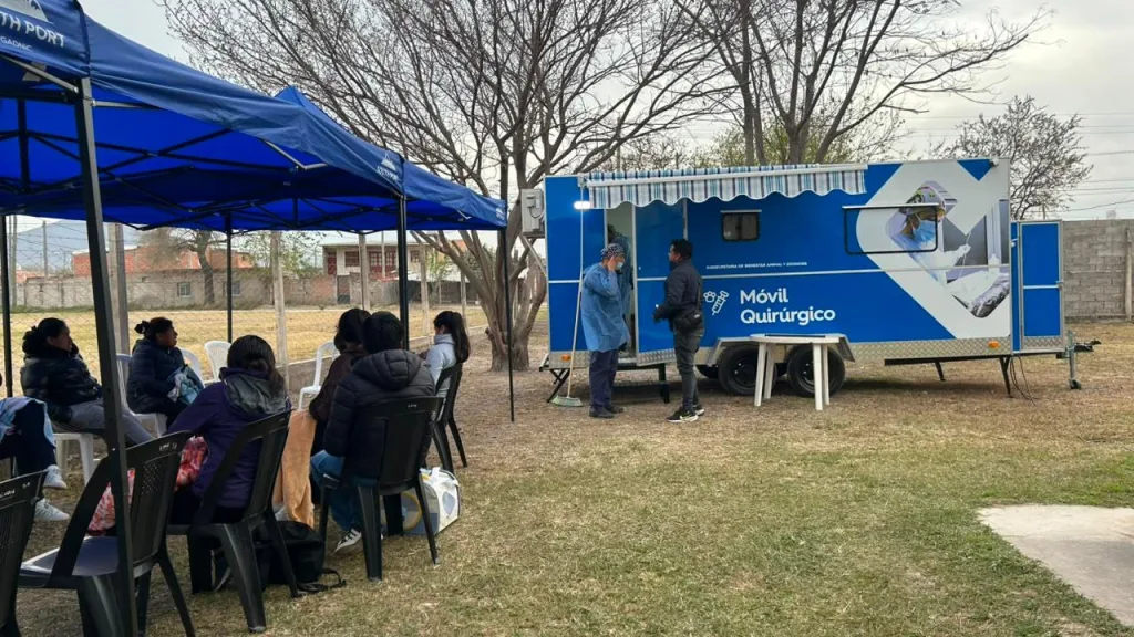 Más salud animal en los barrios: Importante repuestavecinal en el primer día del nuevo Móvil de Castración del Municipio de Salta