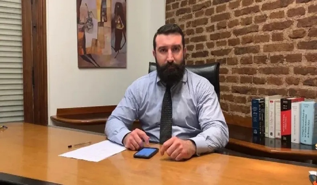 "Que la mujer se quede en la casa y el hombre trabaje": la propuesta del abogado de Javier Milei