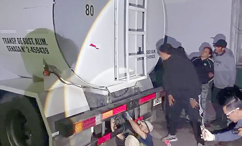 Un jefe narco fue capturado en Salta mientras su mujer tiraba dólares y celulares por una tapia