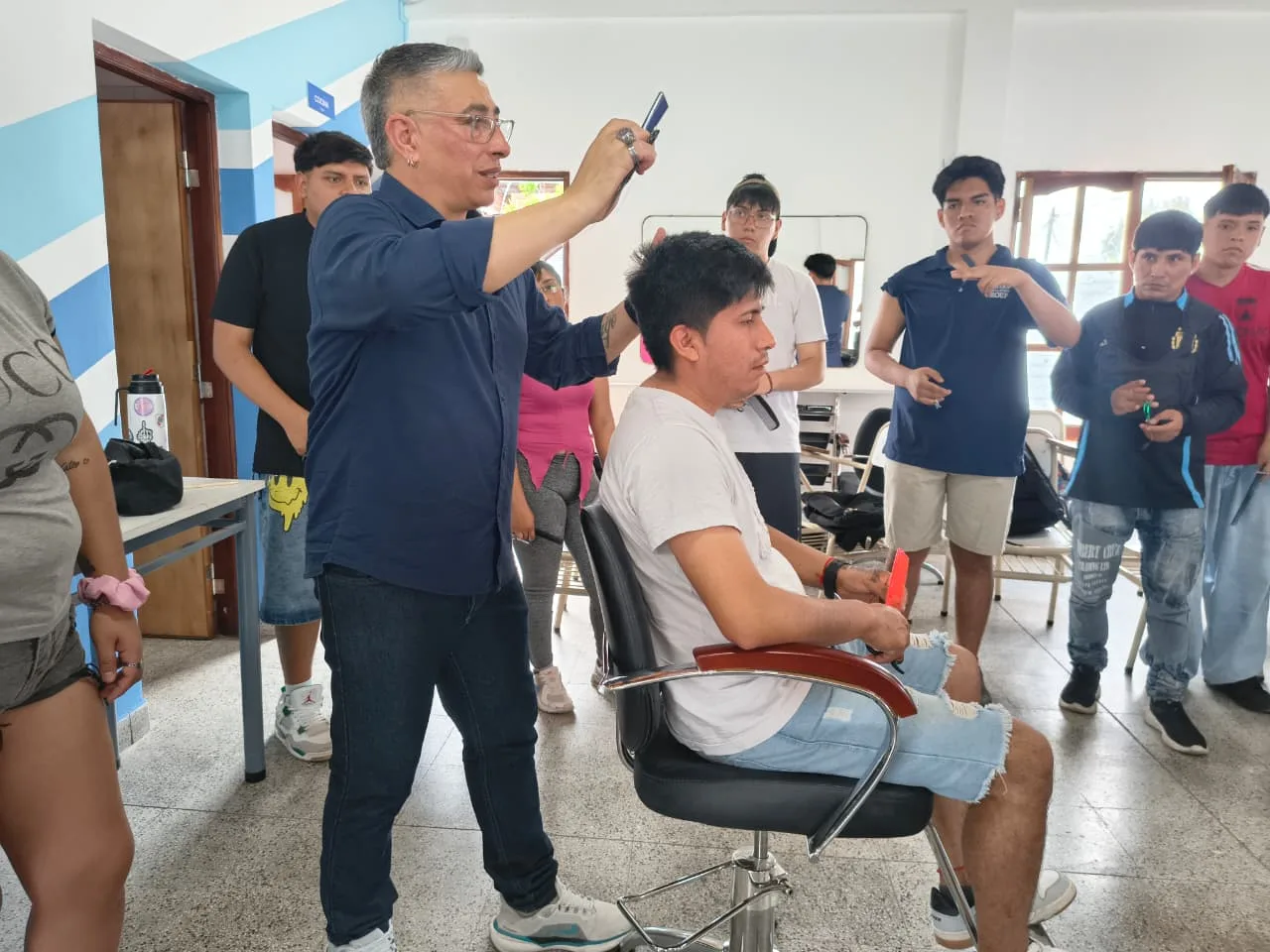 Más capacitación y más oportunidades: Empezaron las clases de la Escuela Municipal de Peluquería y Barbería