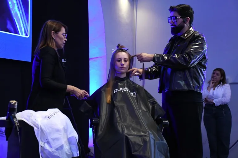 Cientos de estilistas se capacitaron en tendencias de peluquería en el Distrito Cultural ‘Dino’ Saluzzi