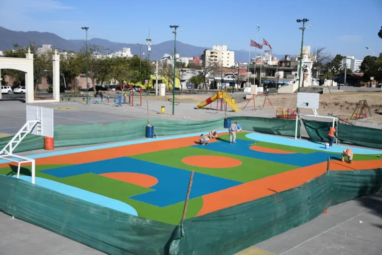 Con diferentes obras la plaza España ya empieza a lucir un entorno renovado