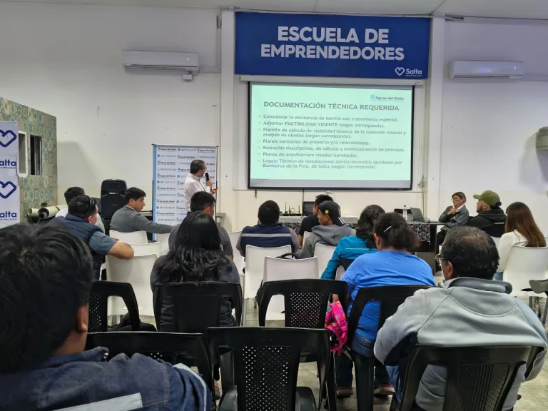 El municipio los capacitó en plomería y Aguas del Norte los asesora para obtener la matrícula profesional