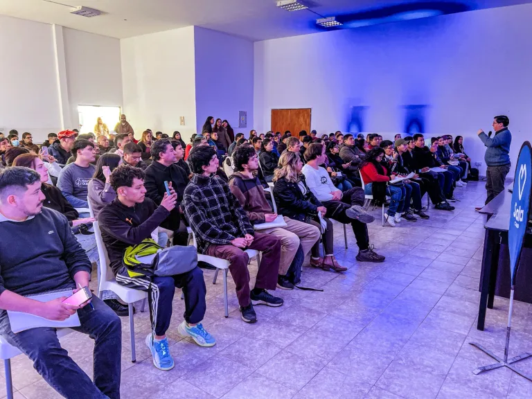 Gran convocatoria en la capacitación para futuros proveedores mineros