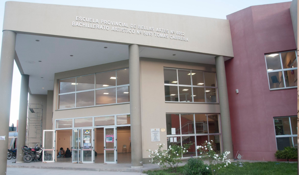 ATENCIÓN: Momentos de incertidumbre en Escuela de Bellas Artes Tomás Cabrera tras conocerse una grave amenaza