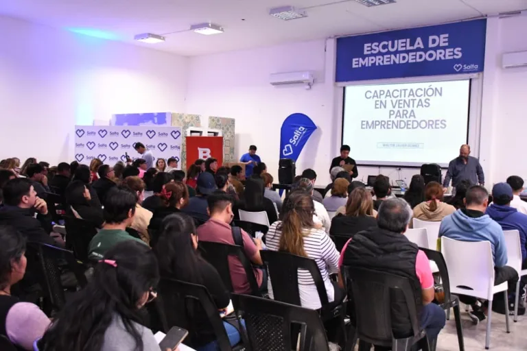 El Municipio de Salta sigue relaizando talleres para potenciar las estrategias de venta de los emprendedores