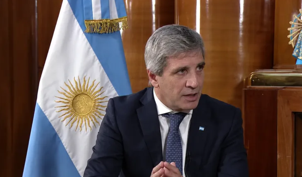 Luis Caputo aseguró que Javier Milei será reelecto en 2027: "No tiene reemplazo"