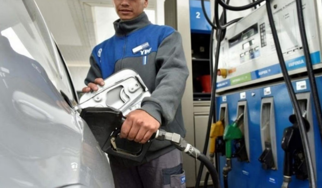 Desde este sábado 1 de agosto aumentaron los precios de la nafta y el gasoil en todo el país