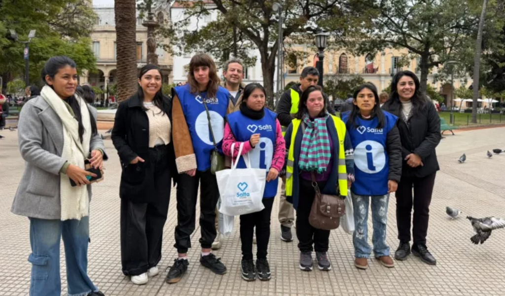 Tres jóvenes con discapacidad se sumaron a la Brigada de Anfitriones Turísticos de la ciudad