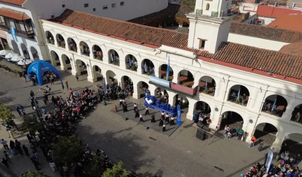 Con un espectáculo de malambo y comparsa la ciudad de Salta dio inicio a la temporada de invierno