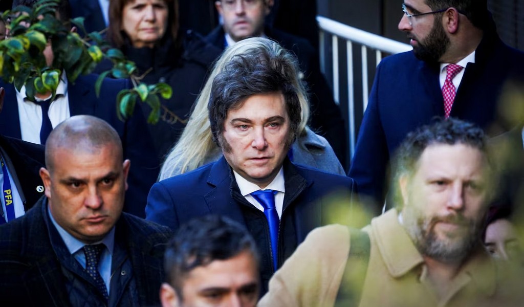 Milei firmó el veto a las leyes que aumentaban las jubilaciones y los fondos para discapacidad