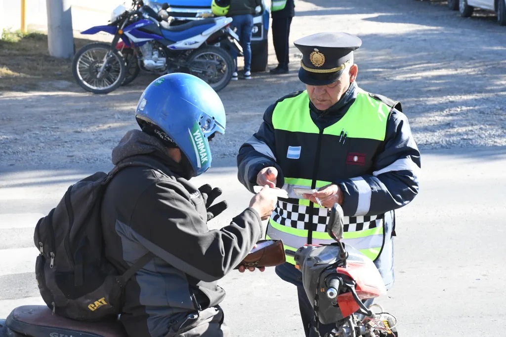 Recordá que si no usás casco te secuestran la moto: La Municipalidad refuerza los controles a motocicletas