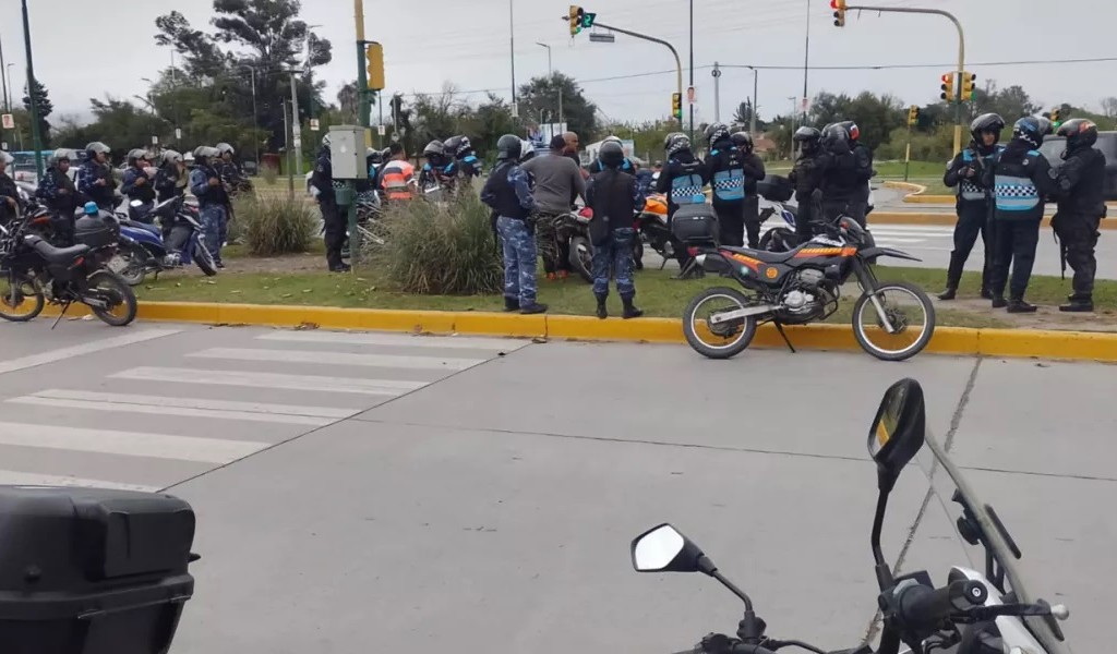 En Salta multaron a 10 motociclistas y le quitaron sus rodados por correr picadas