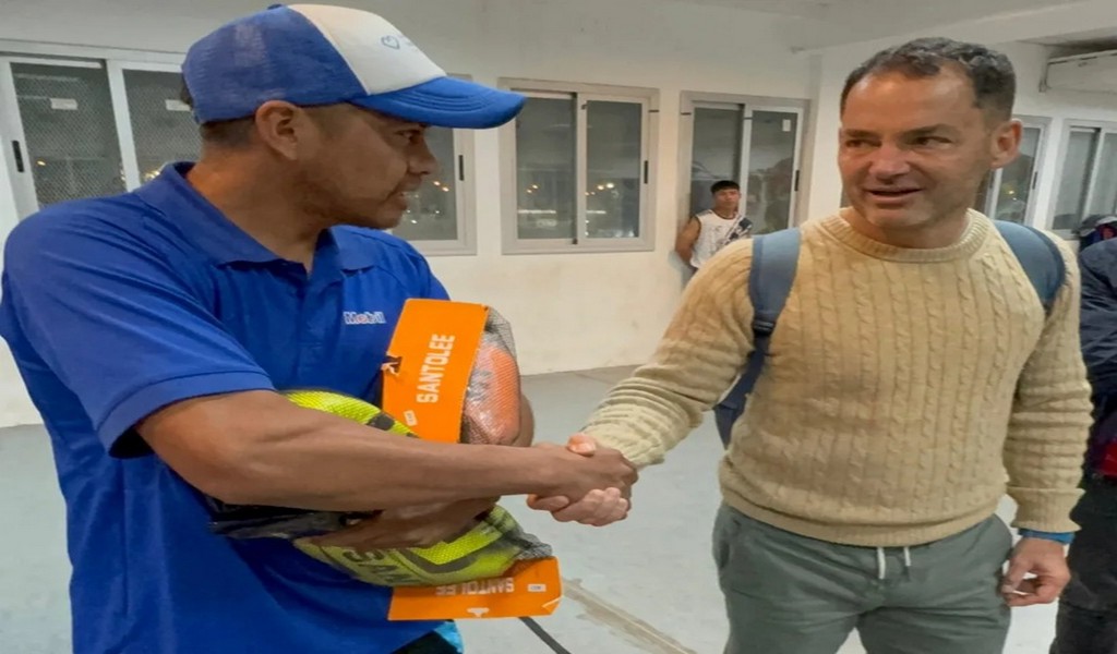 La Municipalidad continúa entregando elementos a escuelas deportivas