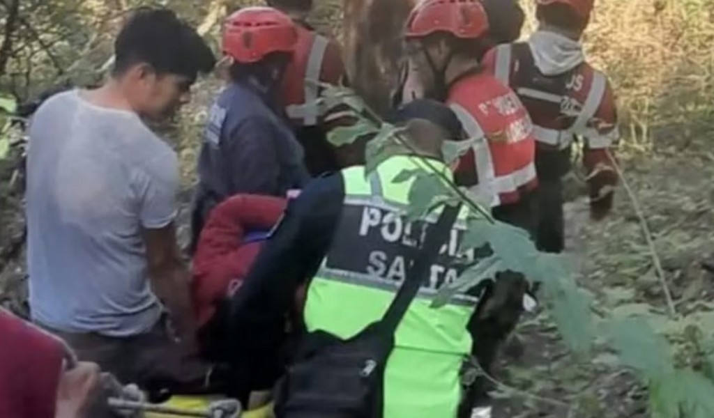 Salta: Caminaron 12 kilómetros para rescatar a una mujer que se lesionó en el Cerro Elefante