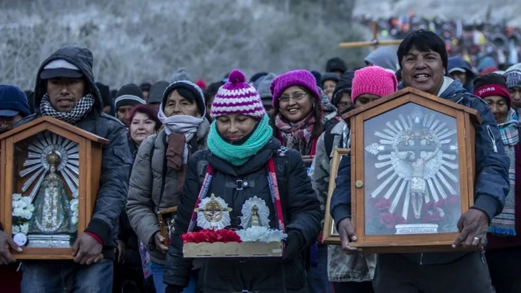 Una Fe a toda prueba: Peregrinos de la Puna "caminan toda la noche y todo el día, incluso con temperaturas bajo cero"