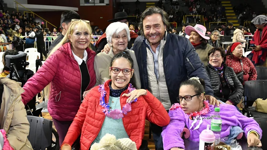 El gobernador Sáenz compartió en el microestadio Delmi la celebración por los 60 años de Hirpace