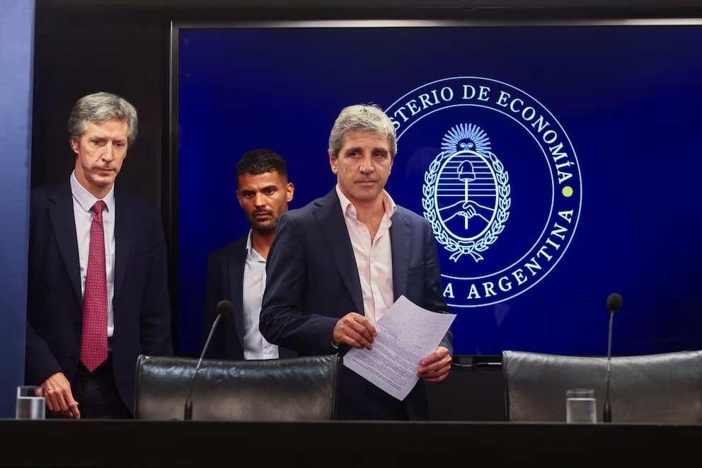 ¿Y después de las elecciones que pasará? El Tesoro sigue vendiendo dólares para  contener la tensión financiera