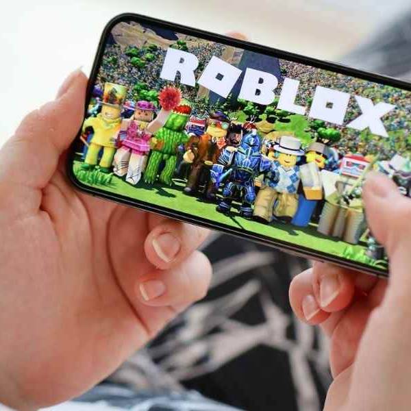 El Ministerio de Educación de CABA activa alerta de seguridad digital y bloquea el acceso al juego Roblox en Escuelas