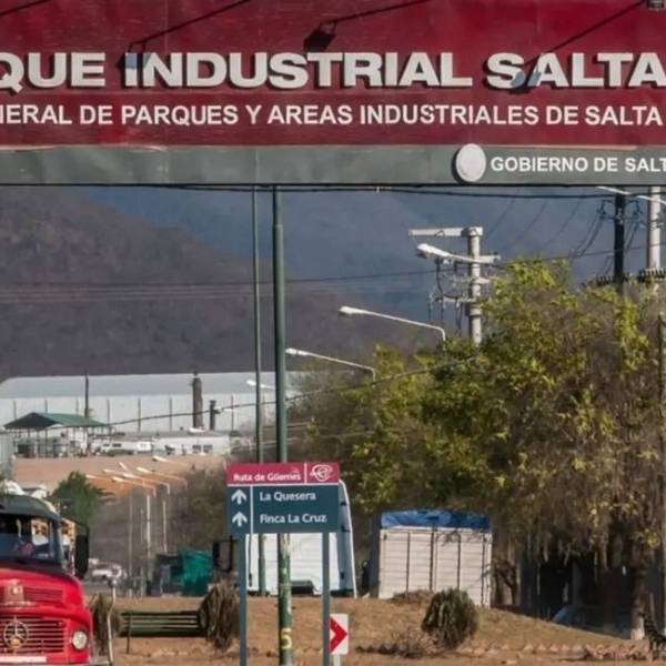 En el Parque Industrial un trabajador cayó de una altura de 6 metros. El joven se incrustó en el tórax una parte de una silla