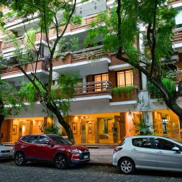 Manuel Adorni gastó $14 millones en muebles para el departamento de Caballito
