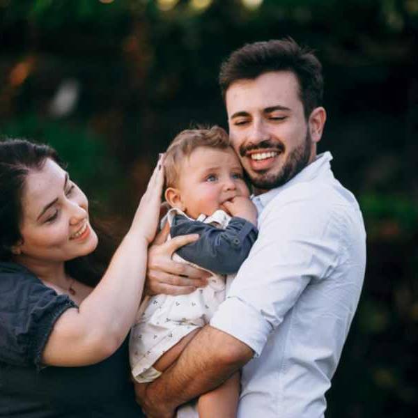 El costo de vida influye en la decisión: Cada vez más parejas en Argentina eligen tener un solo hijo