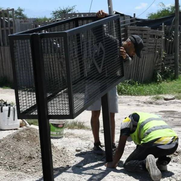 La Municipalidad de Salta colocó cestos comunitarios para un mejor manejo de los residuos