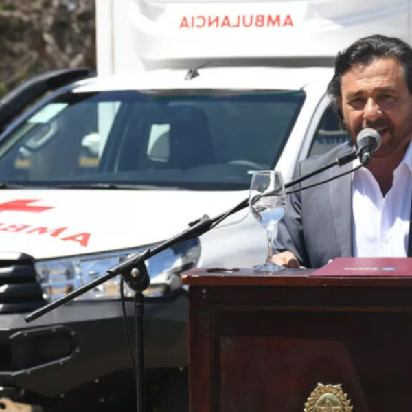 Sáenz entregó 7 nuevas ambulancias adquiridas con fondos del cobro a extranjeros en la atención en salud