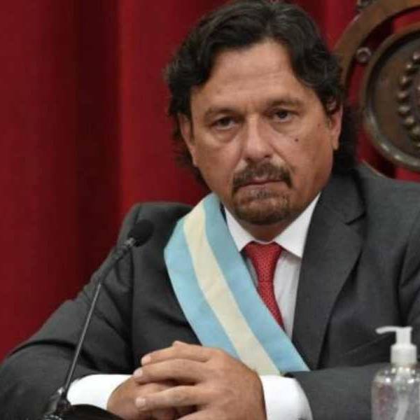 En Salta congelan el sueldo de funcionarios y planta politica. El Gobierno aseguran que ahorrará dos mil millones de pesos
