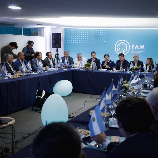Más de 500 intendentes de todo el país le exigieron a Milei un cambio de rumbo económico: “Argentina atraviesa una catástrofe”