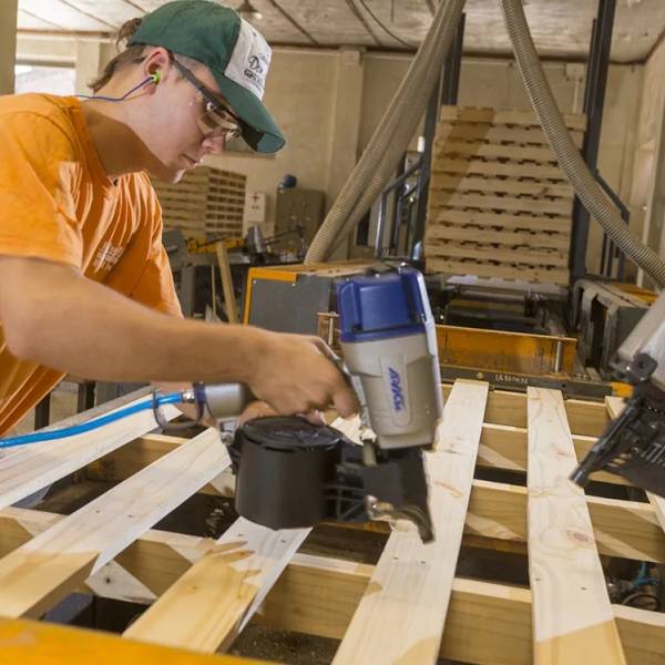 ¡Transformá madera en ideas! Sumate al taller de carpintería en pallet que dictará  la Municipalidad en barrio Mosconi