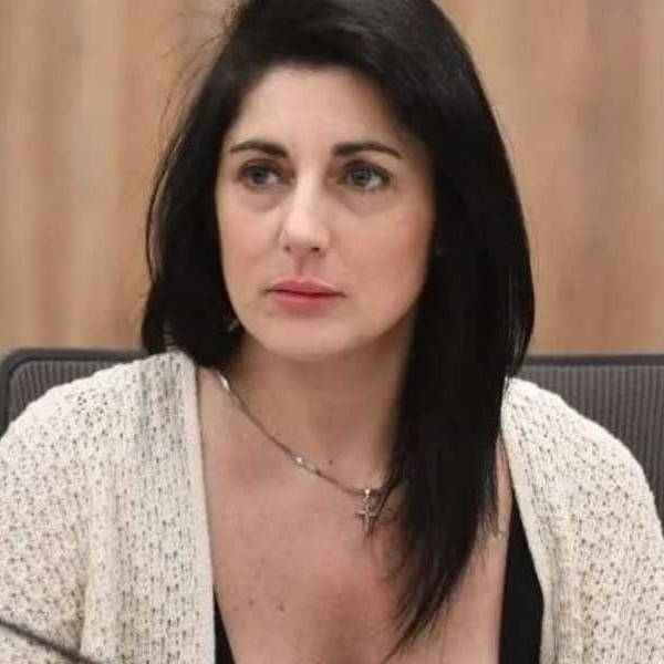 El papelón de una diputada libertaria en las redes por su saludo navideño: 