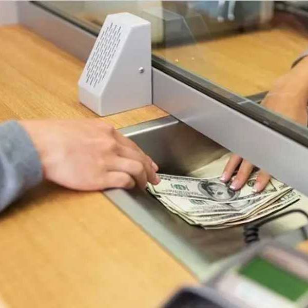 El cepo está de vuelta: Los que compren dólar oficial no podrán operar en el financiero este año