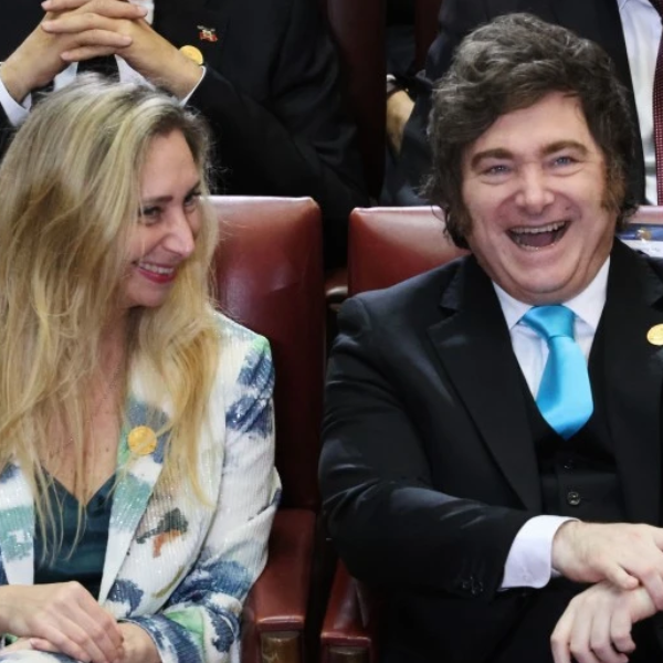 Revelan que Javier y Karina Milei se tomaron las medidas de la camiseta de la Selección con la cuarta estrella para posar con los jugadores