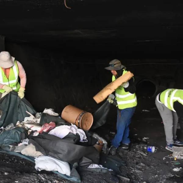 Continúa la limpieza y desalojo en los canales pluviales de la ciudad de Salta