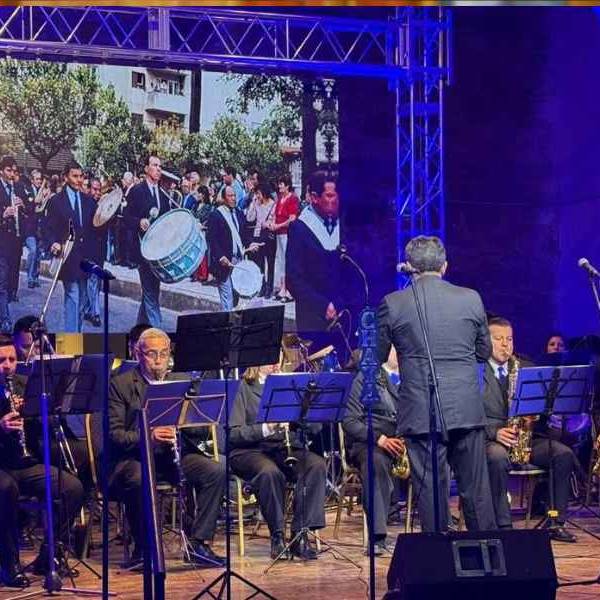 La Banda Municipal festejó sus 40 años en una noche llena de emoción y músicae n el Distrito Cultural Dino Saluzzi