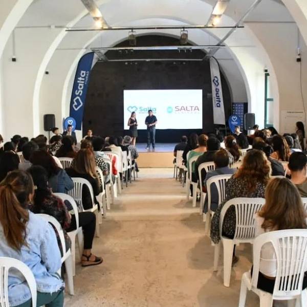 Se entregaron 125 escrituras de viviendas a familias de zona sudeste