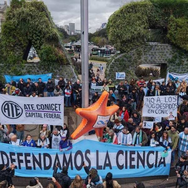 La comunidad científica argentina se movilizó por el recorte del presupuesto y advirtieron que hay un “cientificidio”