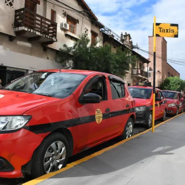 La Municipalidad de Salta autorizó nuevas paradas libres y zonas de ascenso y descenso para ordenar el tránsito