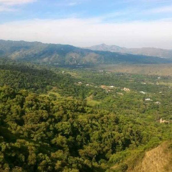 Trekking nocturno o negligencia: 19 excursionistas movilizaron un megaoperativo de rescate en el Cerro Elefante, en la zona de San Lorenzo