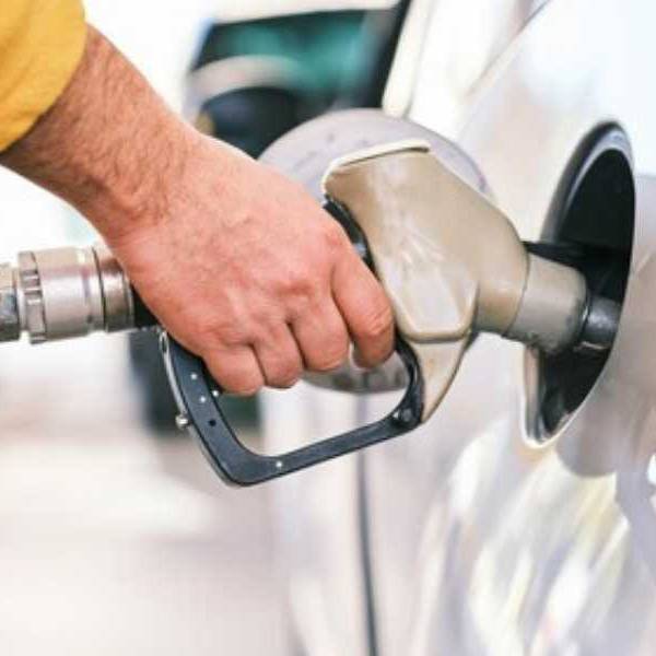 El Gobierno nacional oficializó un aumento en los impuestos al combustible para febrero