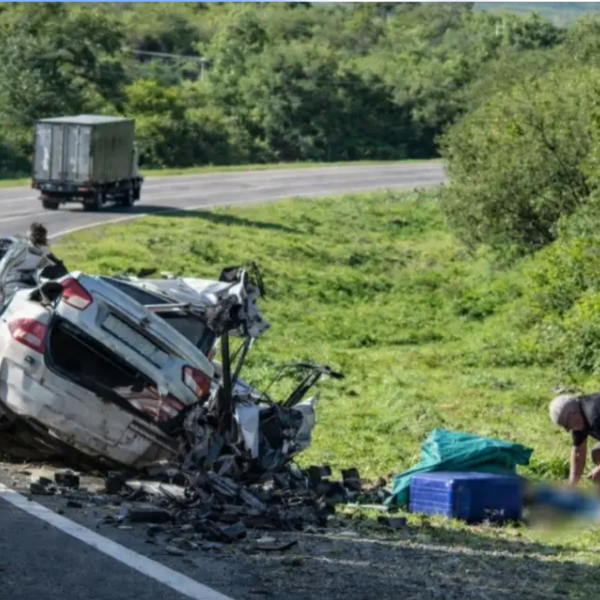 Falleció una persona en un tremendo choque entre una camioneta y un auto en la Ruta Nacional 34