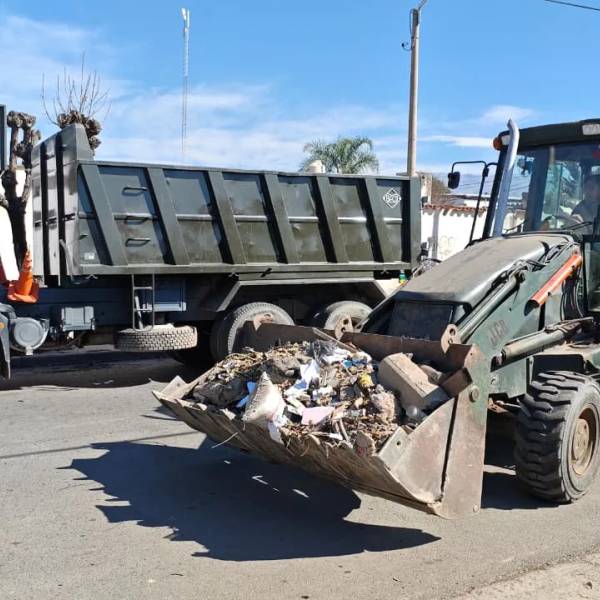 Ya se retiraron más de 2 mil toneladas en operativos de descacharrado en diferentes barrios de la ciudad de Salta