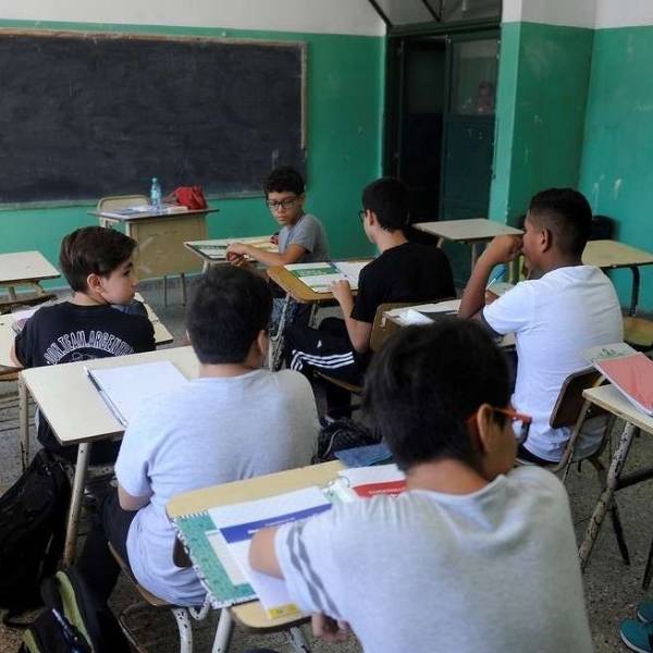 La brecha educativa es alarmante: Solo 6 de cada 10 jóvenes de menores recursos logra terminar la secundaria