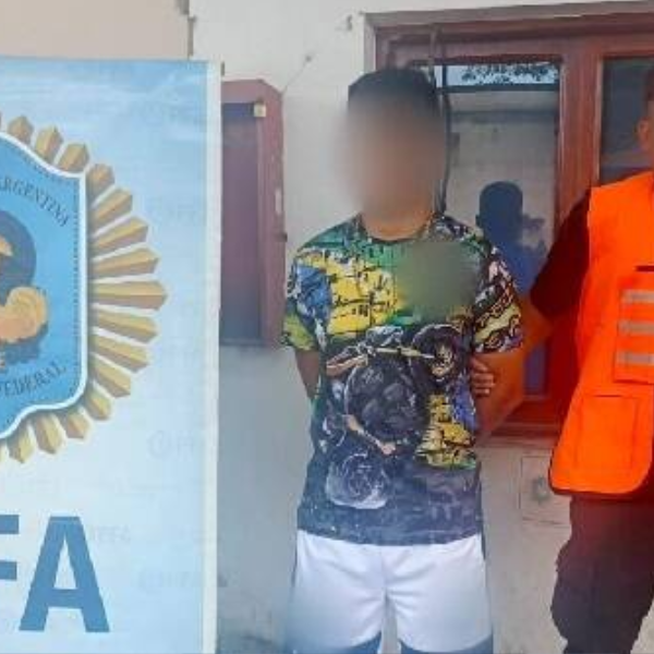 Detienen en Orán a un boliviano con 10 kilos de cocaína con la marca del “delfín”