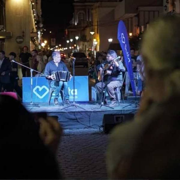 Junto a vecinos y artistas, Salta celebró la figura de Gustavo ‘Cuchi’ Leguizamón