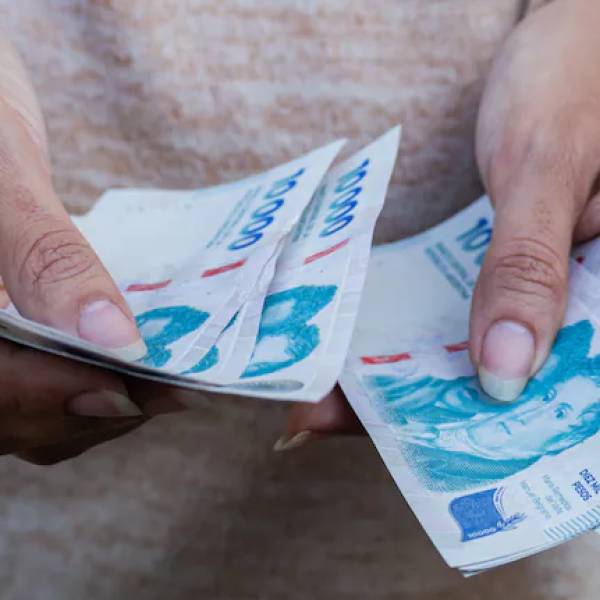 Una Asociación indicó que los argentinos recortaron en el último año gastos en alimentos y remedios para sostener su vivienda