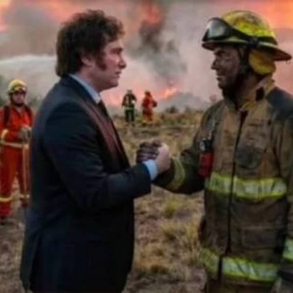 Milei agradece a los bomberos de la Patagonia con una foto trucada, pero les redujo el presupuesto casi un 80 por ciento
