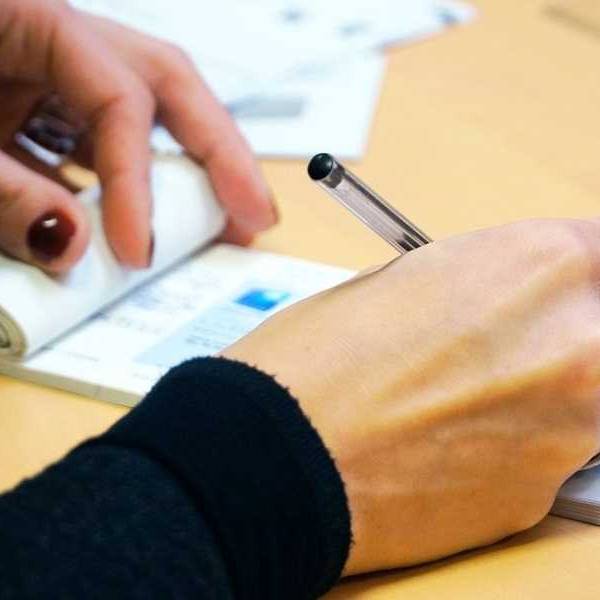 Cada vez más argentinos emiten cheques sin fondos y se agrava la situación