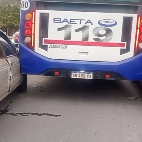 Un triple choque camino a San Agustín involucró a un colectivo de SAETA y dos autos